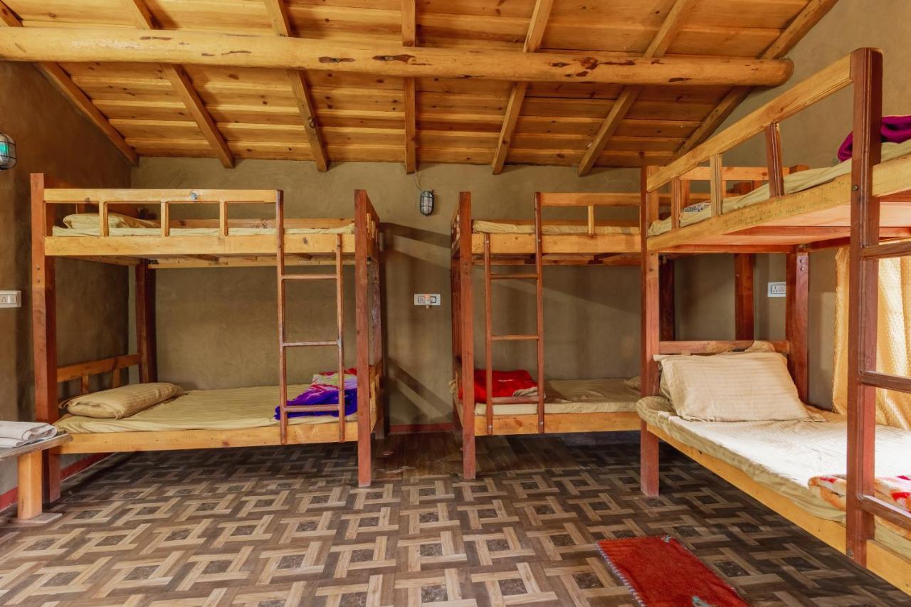 אלמורה Zenoaks Homestay מראה חיצוני תמונה