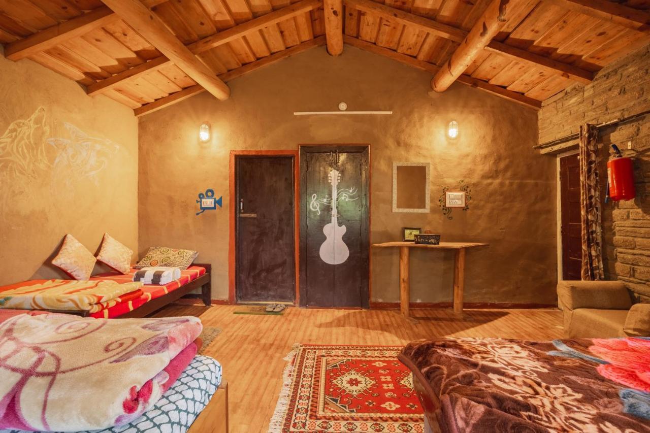 אלמורה Zenoaks Homestay מראה חיצוני תמונה