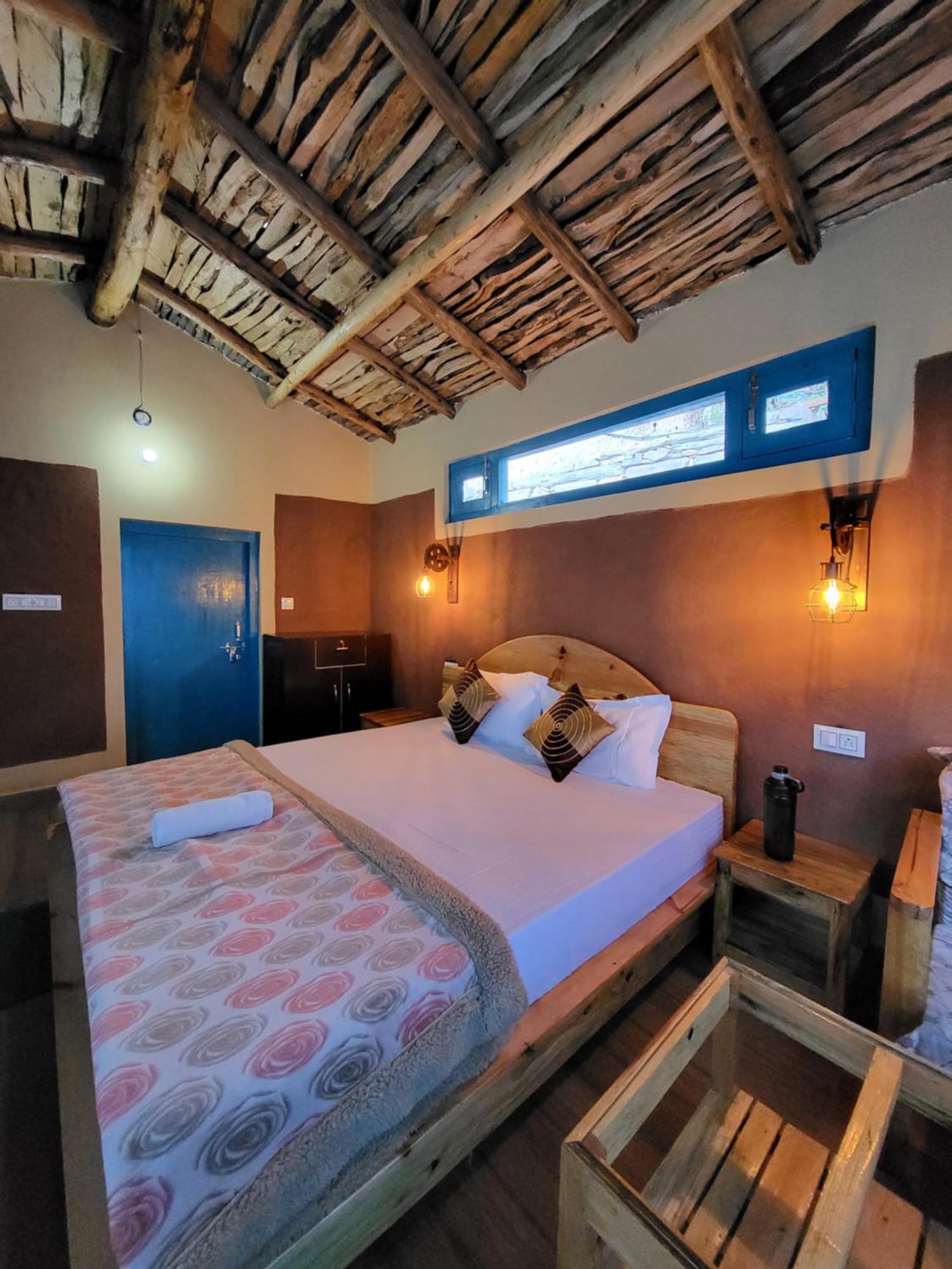אלמורה Zenoaks Homestay מראה חיצוני תמונה
