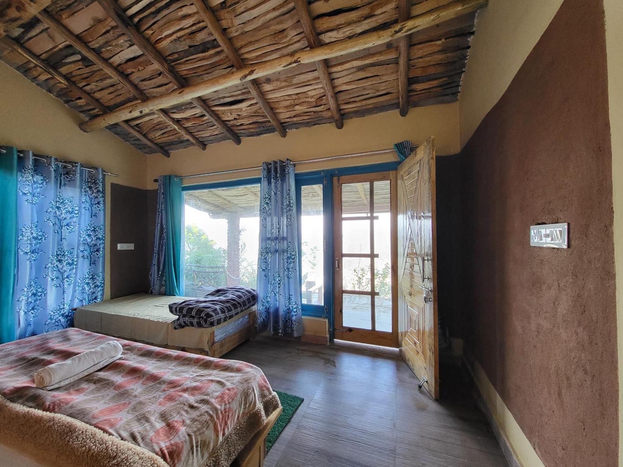 אלמורה Zenoaks Homestay מראה חיצוני תמונה