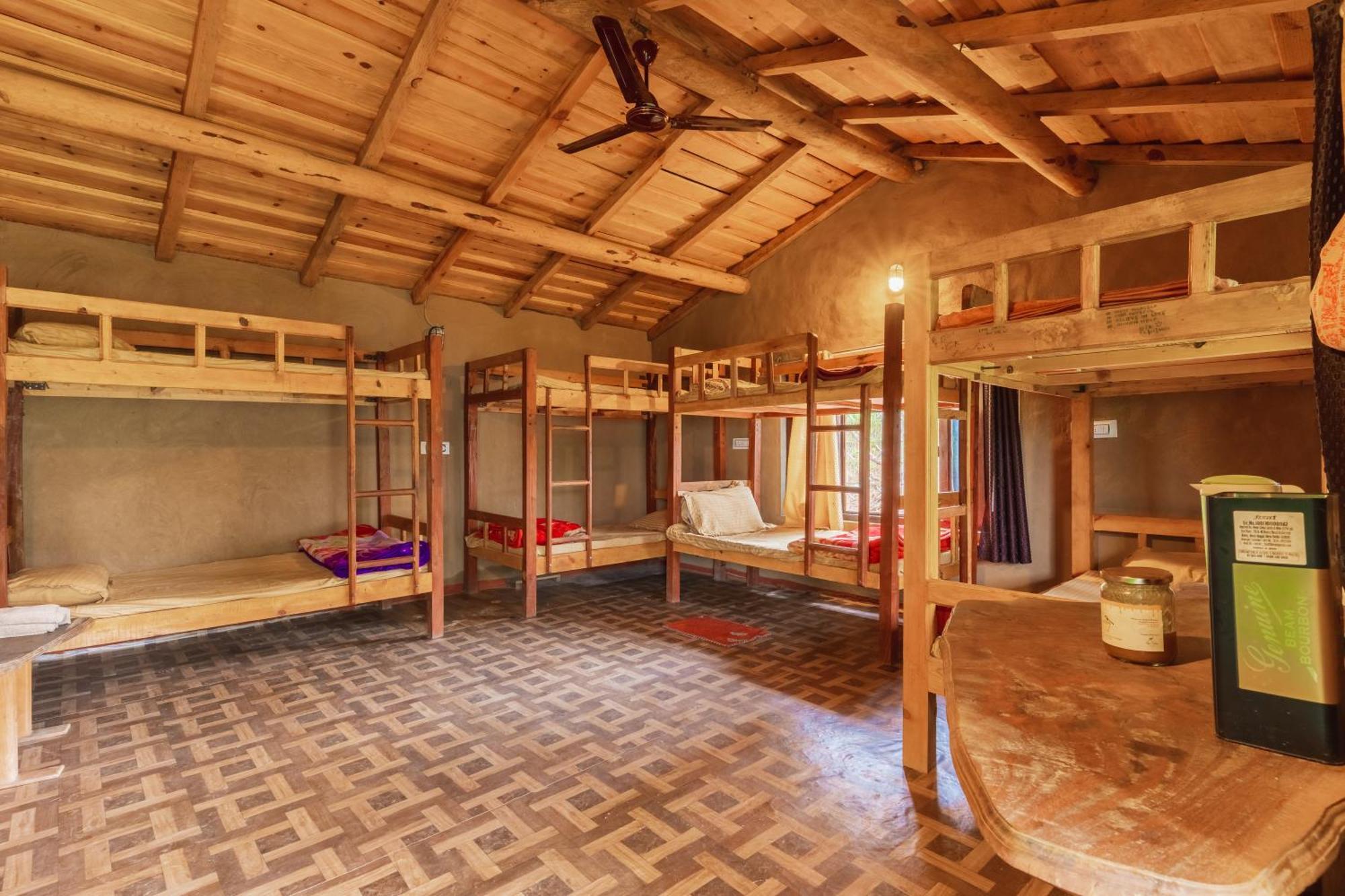 אלמורה Zenoaks Homestay מראה חיצוני תמונה