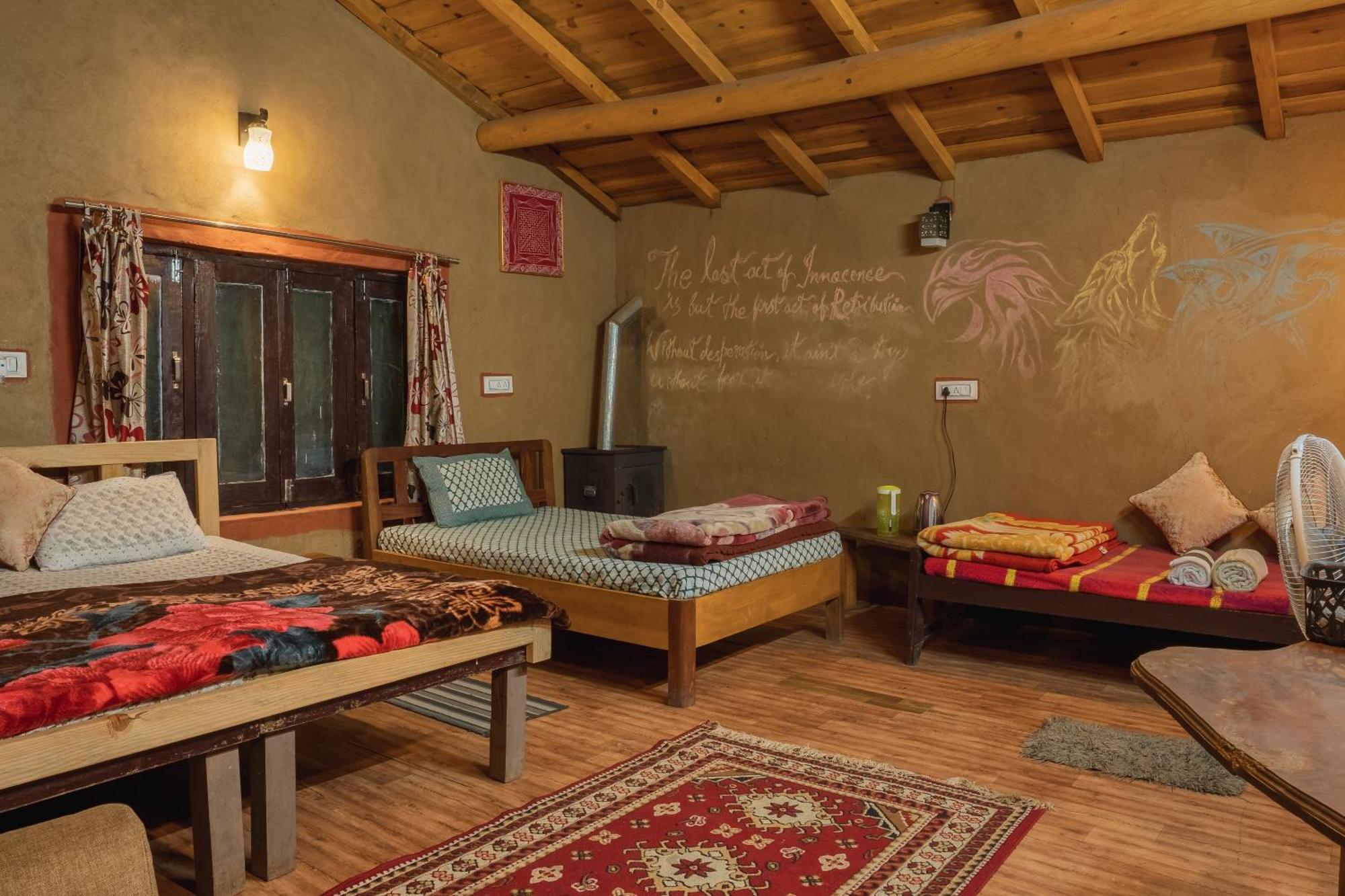 אלמורה Zenoaks Homestay מראה חיצוני תמונה
