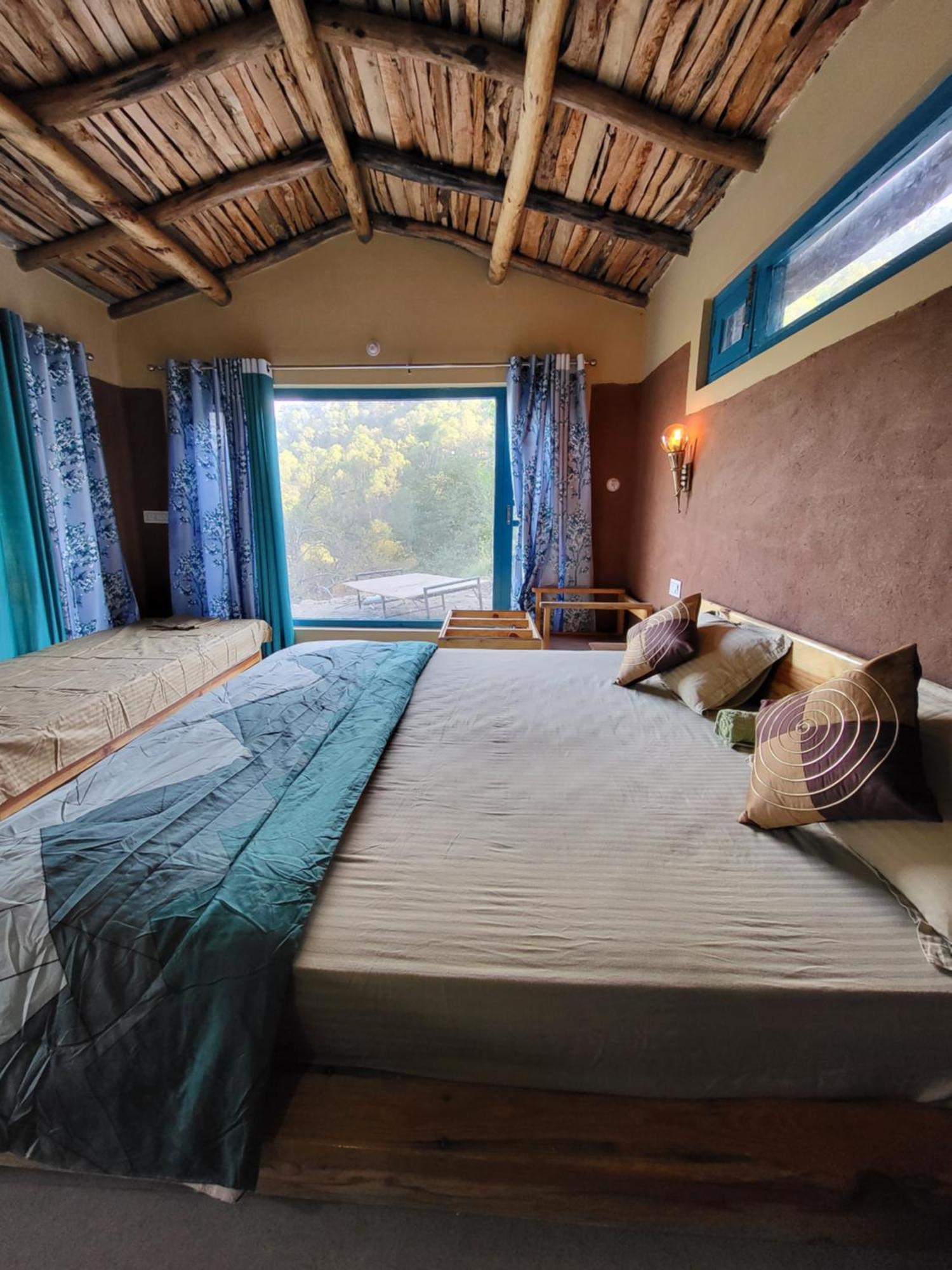 אלמורה Zenoaks Homestay מראה חיצוני תמונה