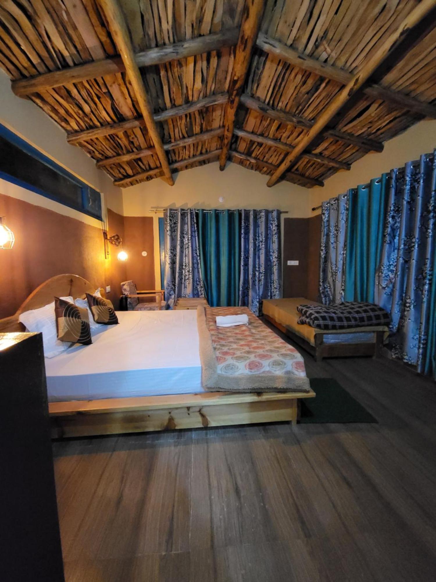אלמורה Zenoaks Homestay מראה חיצוני תמונה