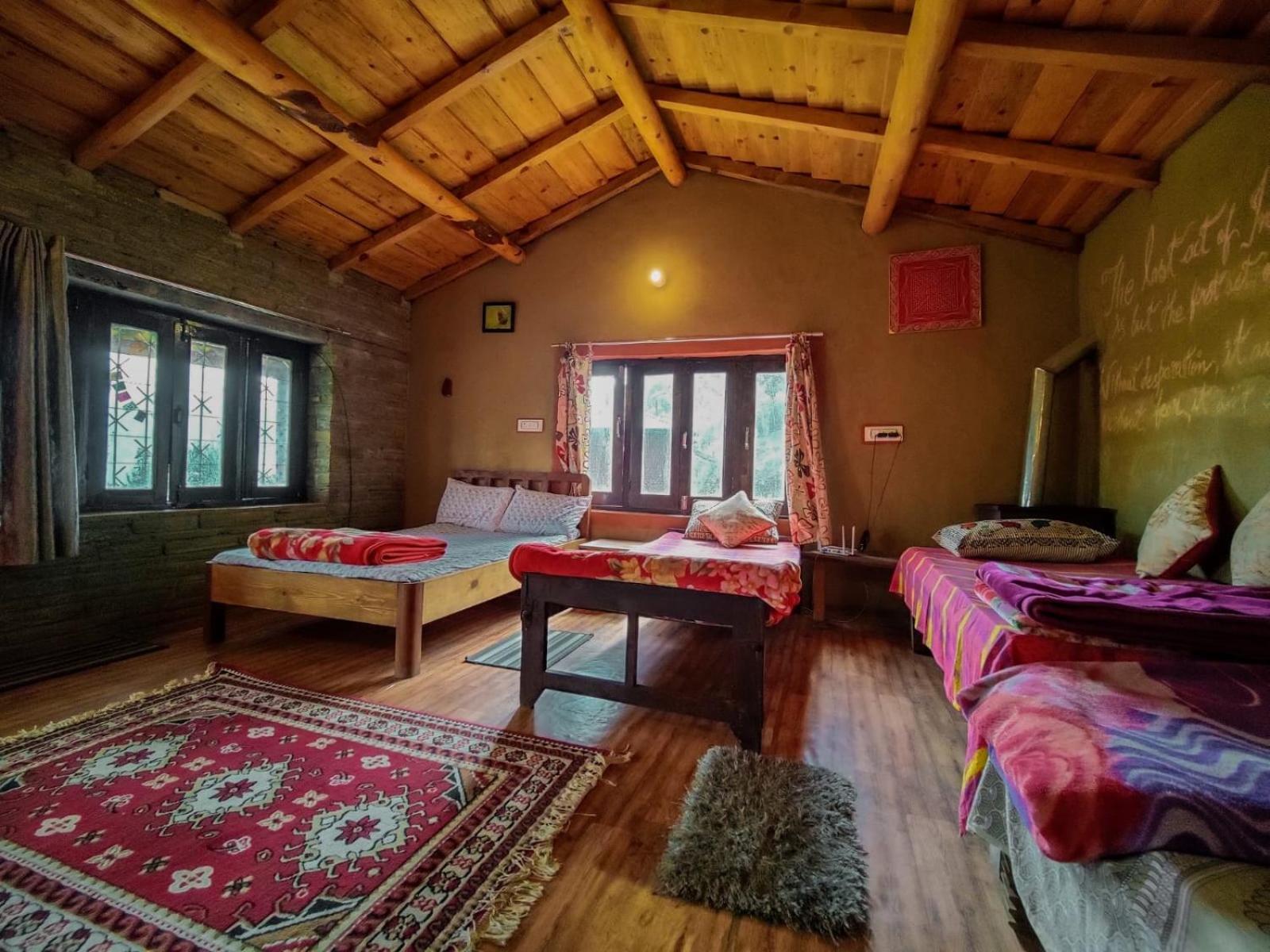 אלמורה Zenoaks Homestay חדר תמונה