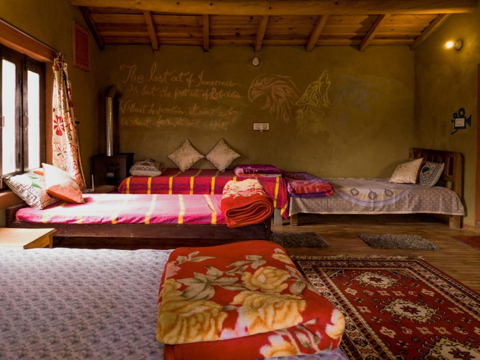 אלמורה Zenoaks Homestay חדר תמונה