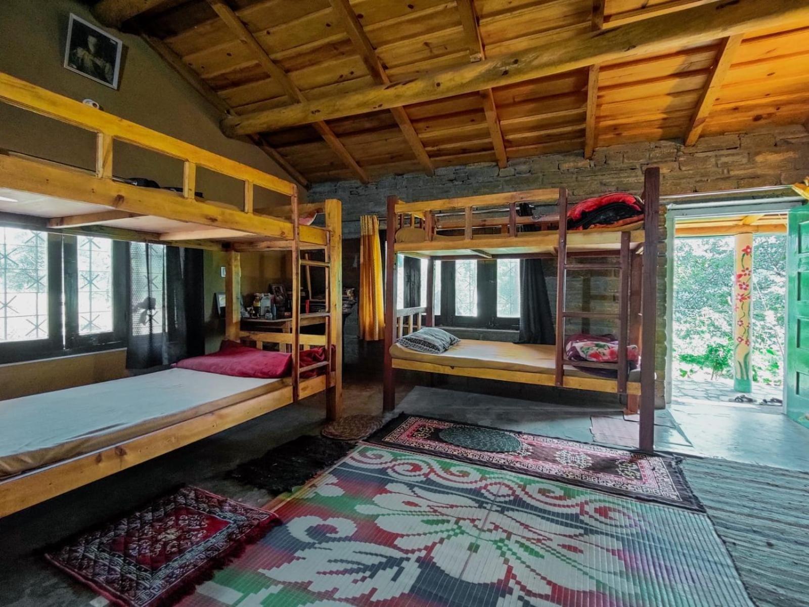אלמורה Zenoaks Homestay חדר תמונה